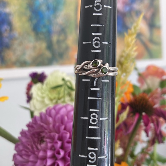 Vintage 925 sterling silver. approximately size 6.75 US snake ring. Peridot. - Picture 4 of 8